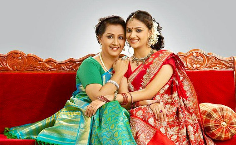 మెగాస్టార్‌ సరసన కథనాయకి.. ఈ స్టార్ హీరోయిన్ తల్లిని గుర్తుపట్టారా ...