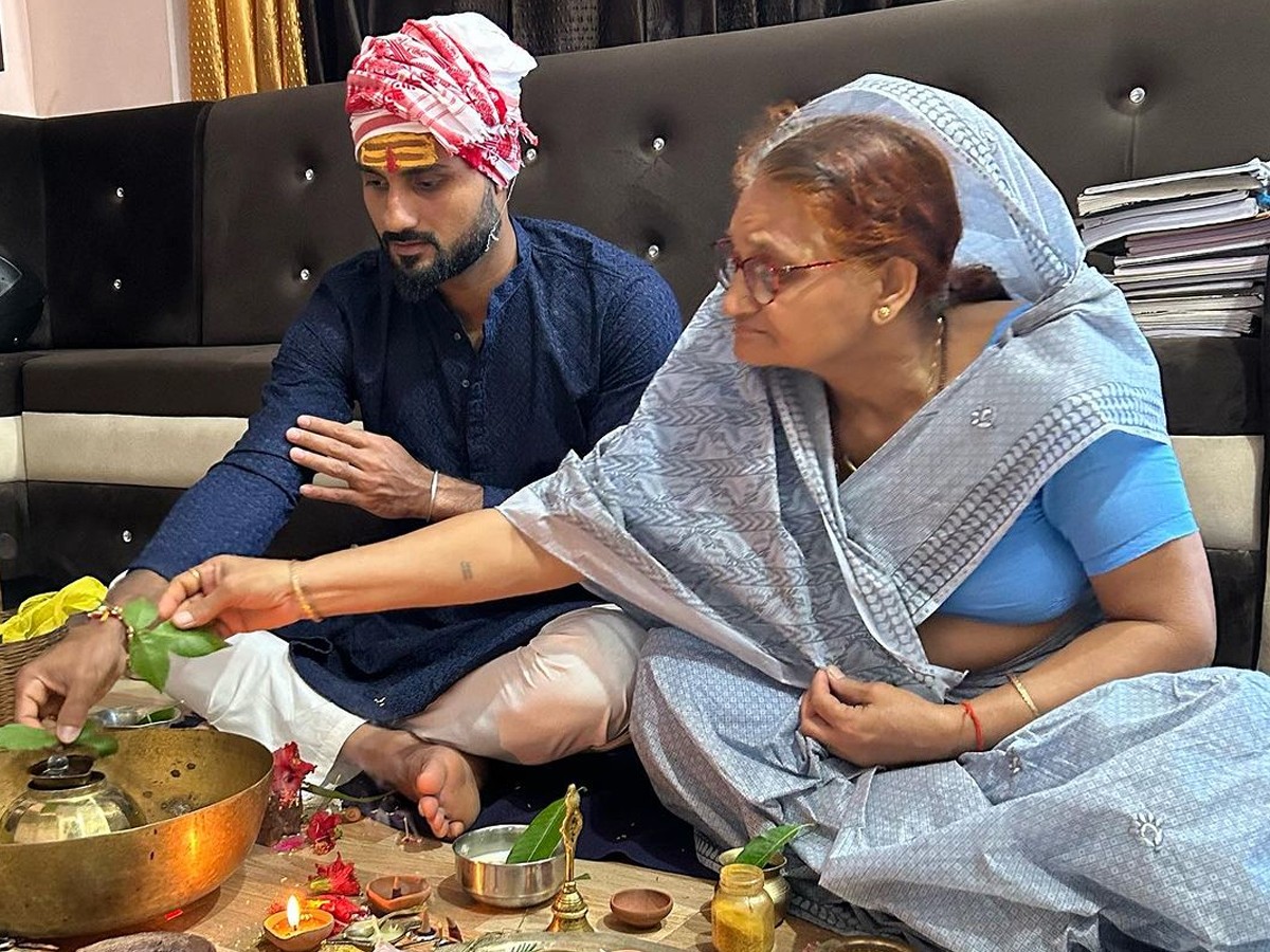Jai Shree Ram: Akash Deep Visits Ayodhya Ram Mandir After IND Vs BAN Tests14