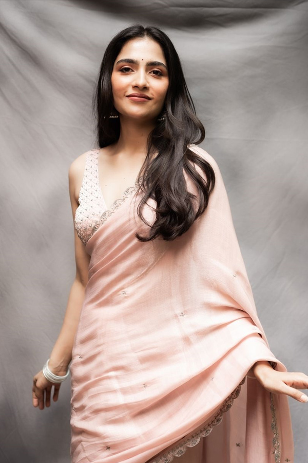 Is Sapta Sagaradaache Ello Fame Rukmini Vasanth As Heroine For NTR-Prashanth Neel Film? Photos5
