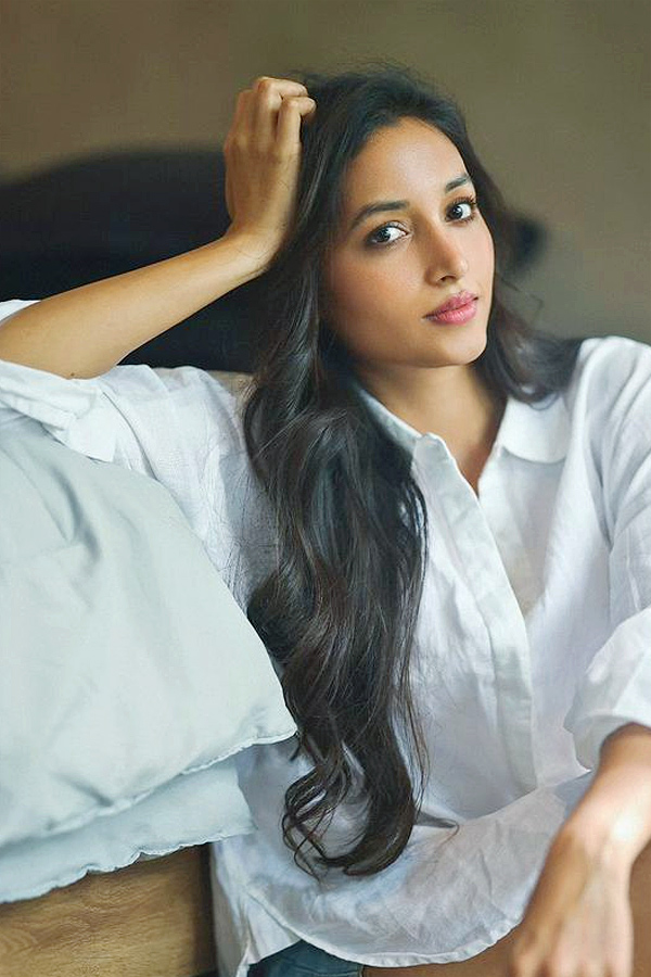 KGF Actress Srinidhi Shetty Cast Opposite Nani Photos7