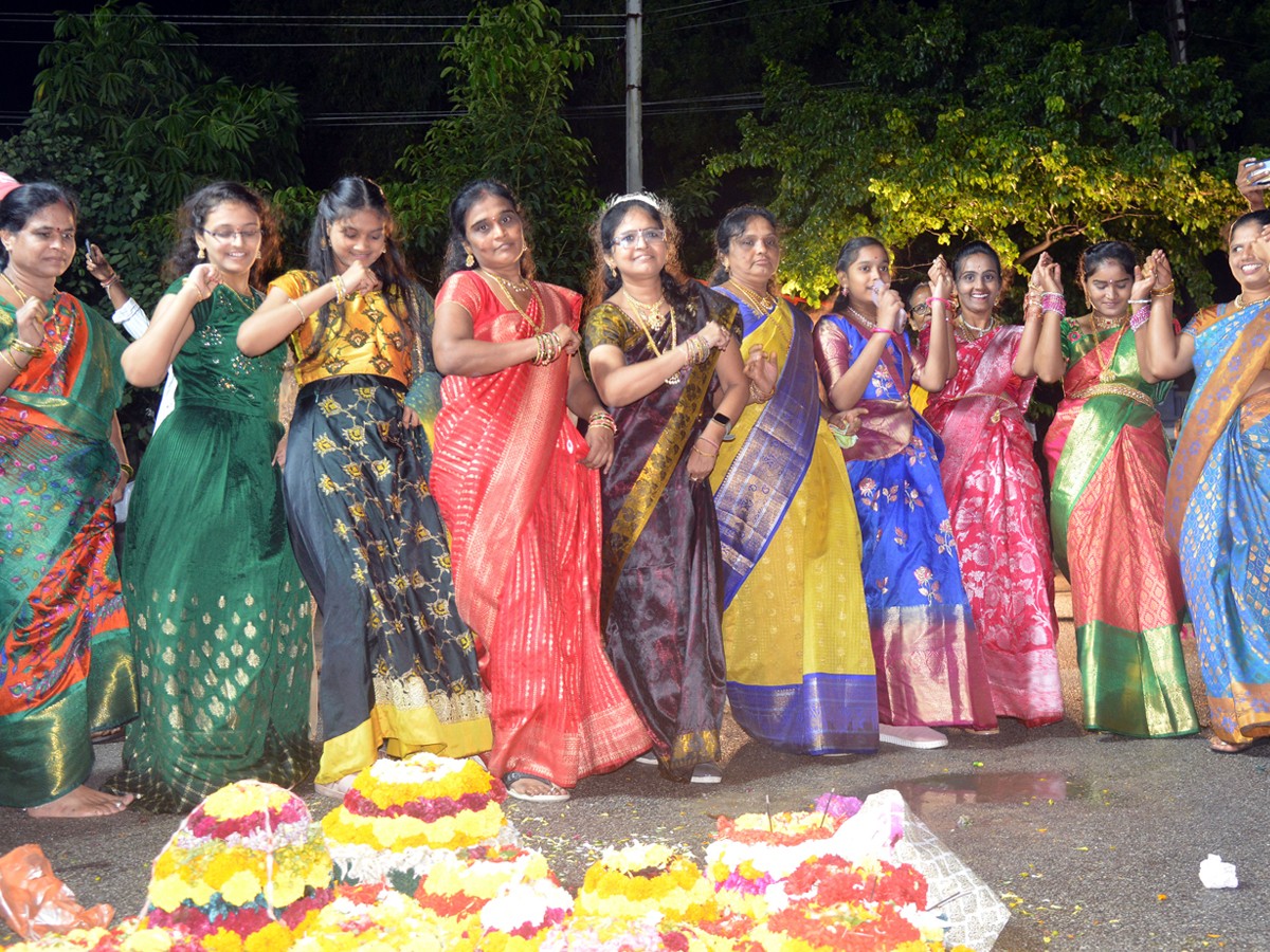 Bathukamma Grand Celebrations In Telangana Districts16