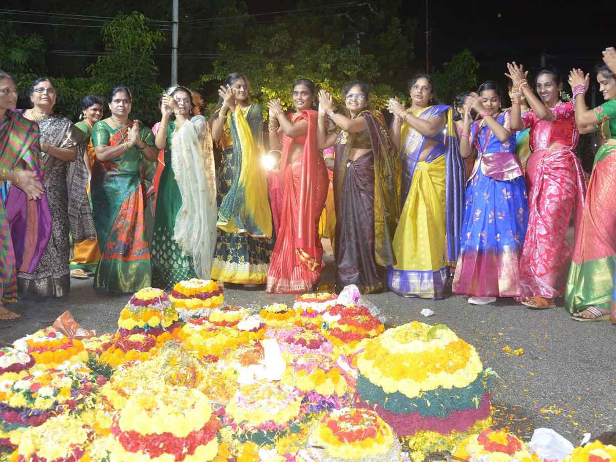 Bathukamma Grand Celebrations In Telangana Districts17