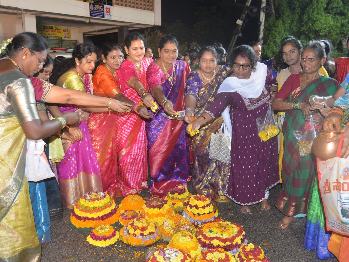 Bathukamma Grand Celebrations In Telangana Districts18
