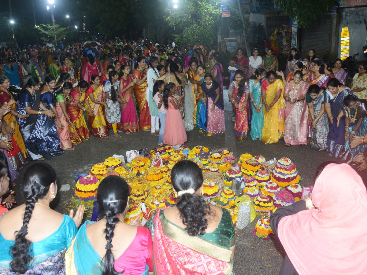Bathukamma Grand Celebrations In Telangana Districts20