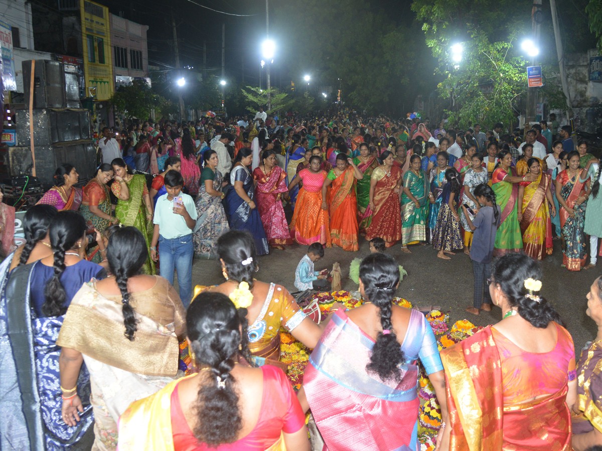 Bathukamma Grand Celebrations In Telangana Districts23