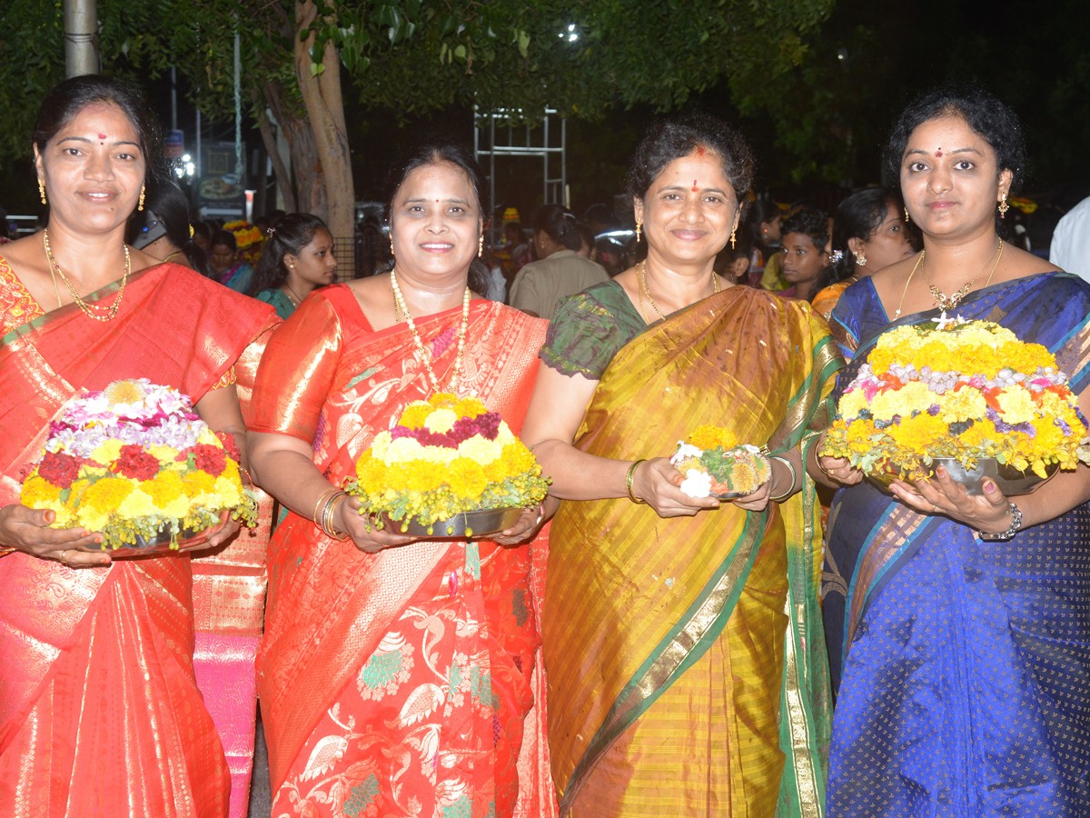 Bathukamma Grand Celebrations In Telangana Districts7