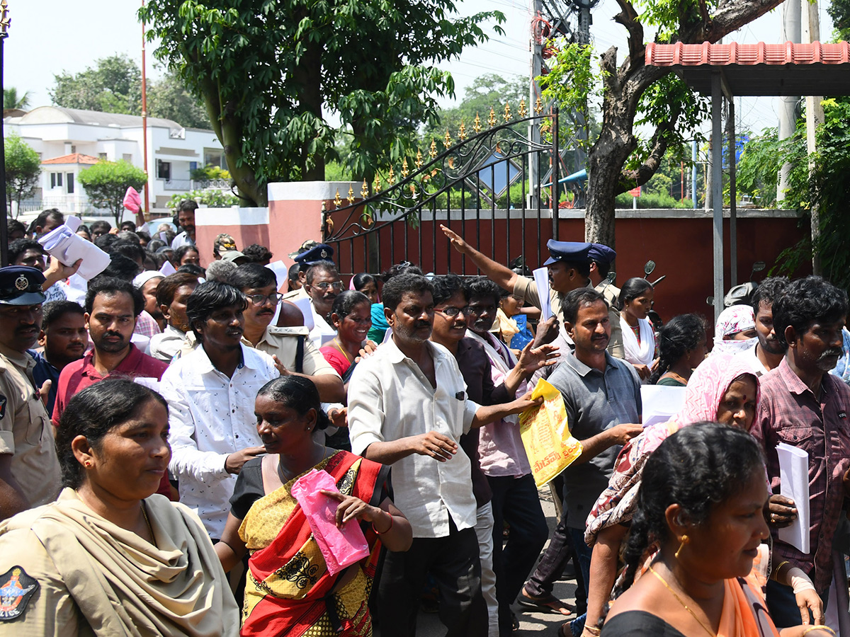 Vijayawada flood victims gathered outside the collector's office photo gallery. [node:summary]13