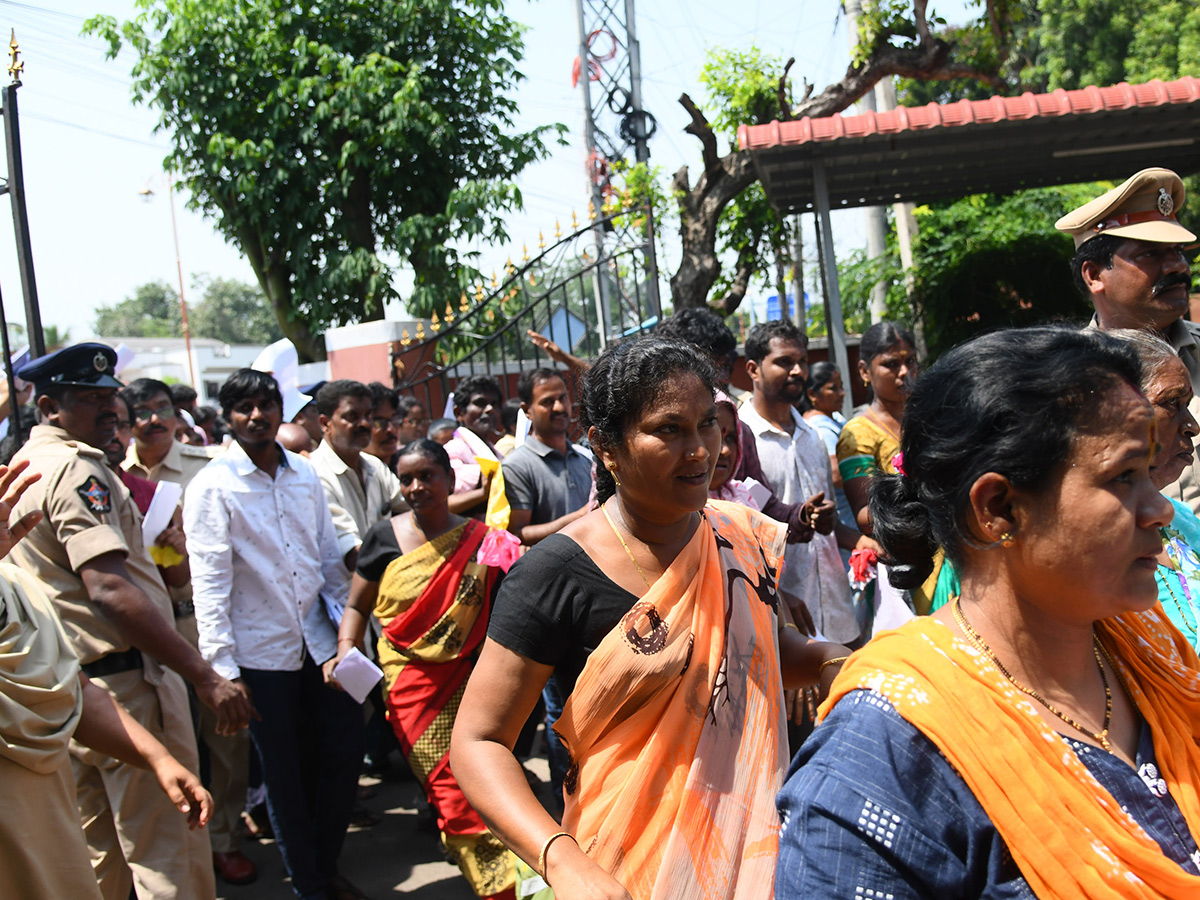 Vijayawada flood victims gathered outside the collector's office photo gallery. [node:summary]14