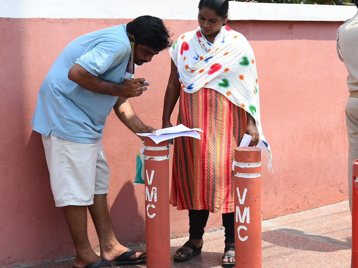 Vijayawada flood victims gathered outside the collector's office photo gallery. [node:summary]17