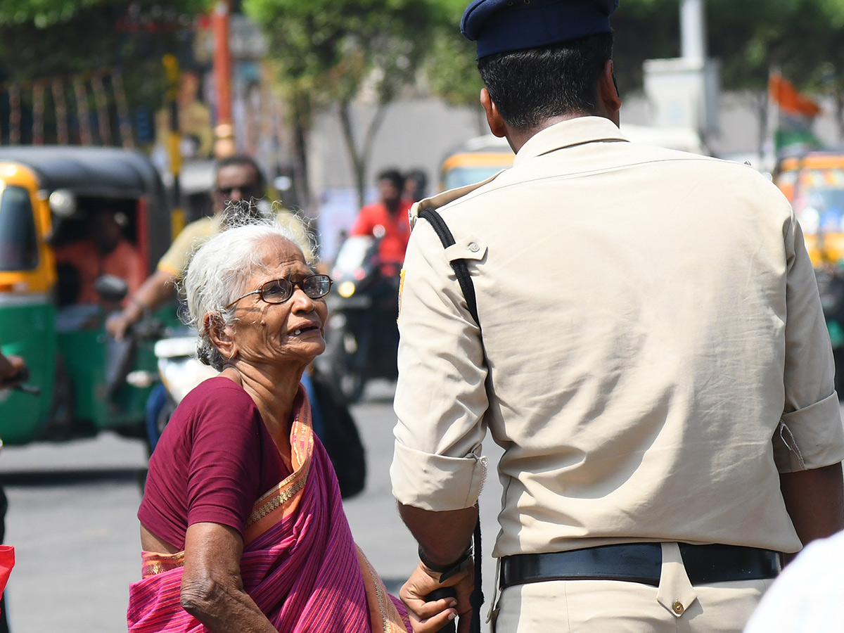 Vijayawada flood victims gathered outside the collector's office photo gallery. [node:summary]18