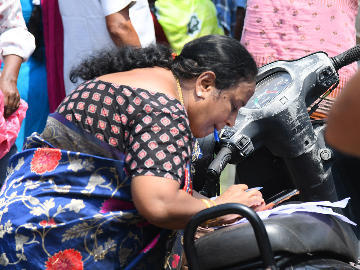 Vijayawada flood victims gathered outside the collector's office photo gallery. [node:summary]34