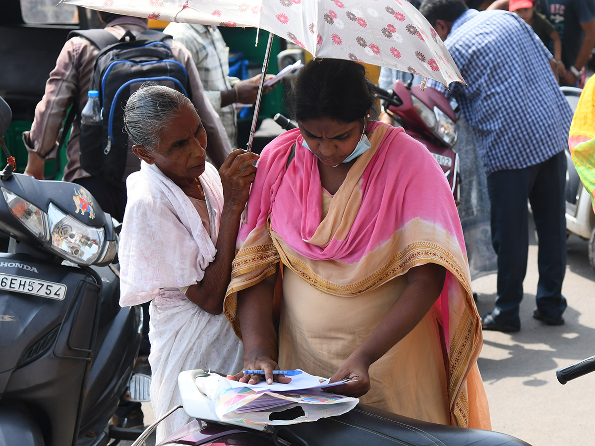 Vijayawada flood victims gathered outside the collector's office photo gallery. [node:summary]35