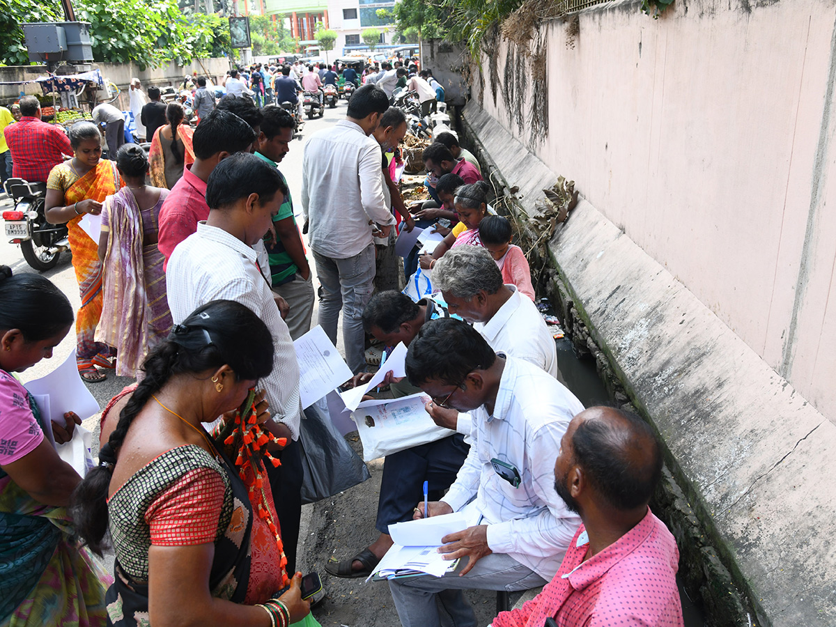 Vijayawada flood victims gathered outside the collector's office photo gallery. [node:summary]37