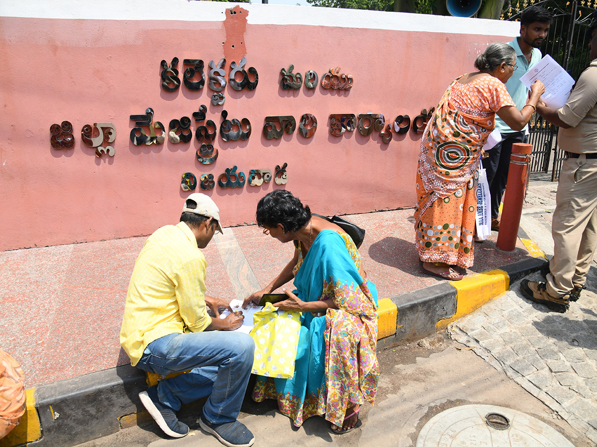 Vijayawada flood victims gathered outside the collector's office photo gallery. [node:summary]39