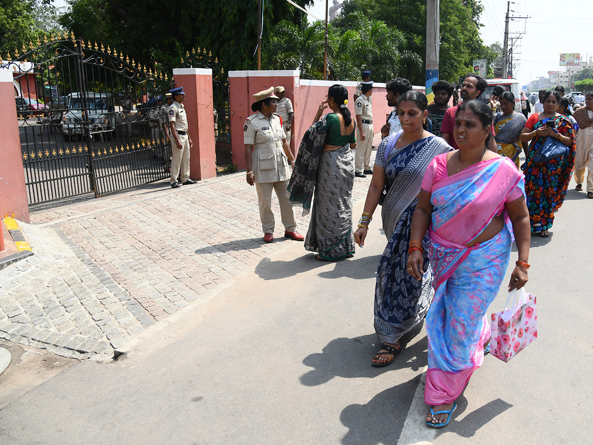 Vijayawada flood victims gathered outside the collector's office photo gallery. [node:summary]5