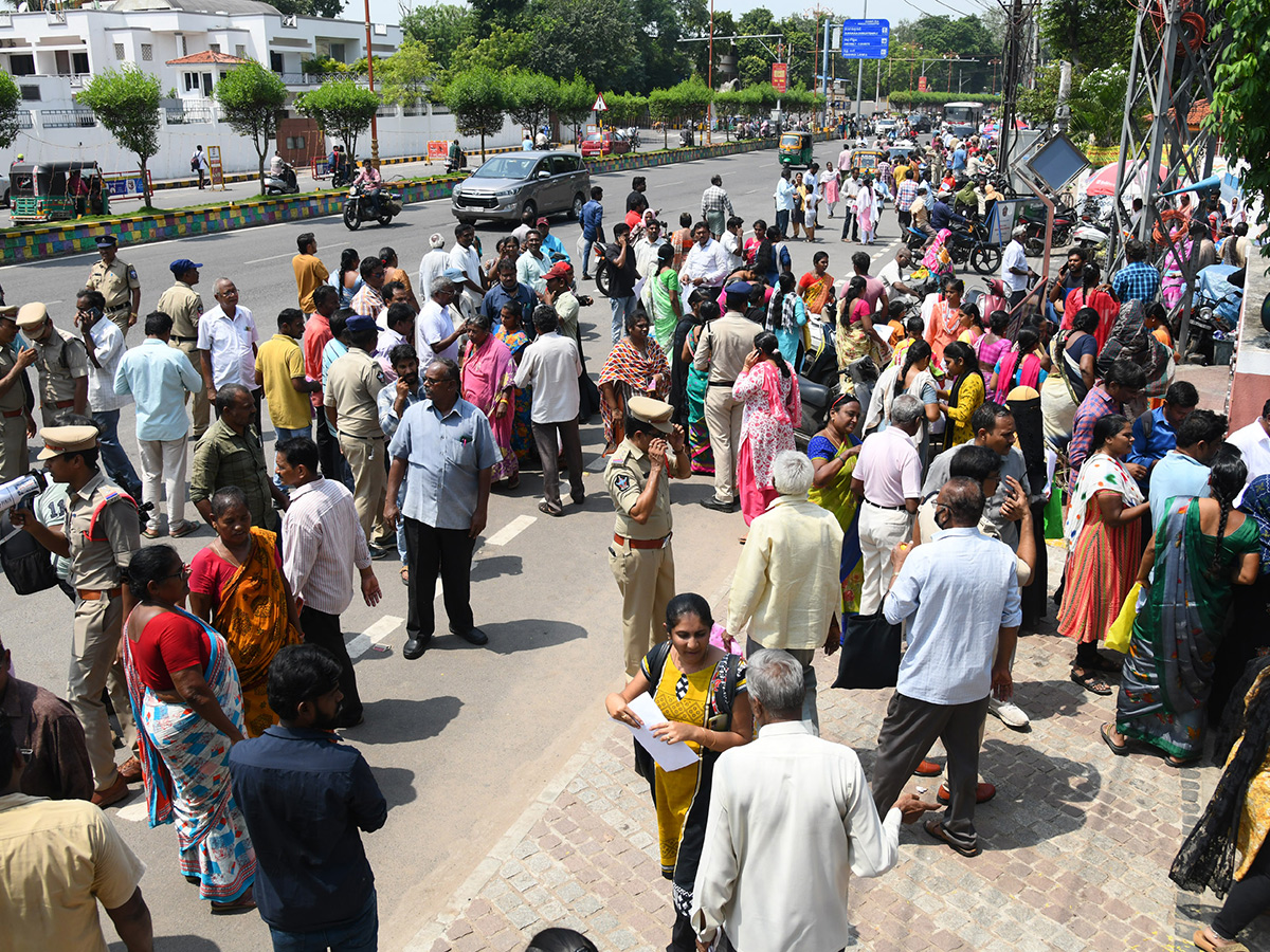 Vijayawada flood victims gathered outside the collector's office photo gallery. [node:summary]7