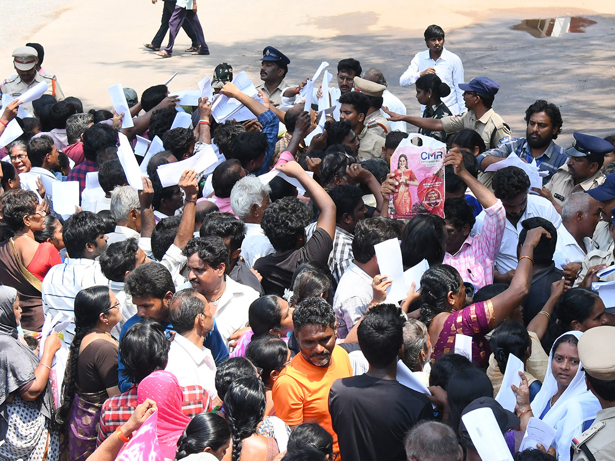 Vijayawada flood victims gathered outside the collector's office photo gallery. [node:summary]9
