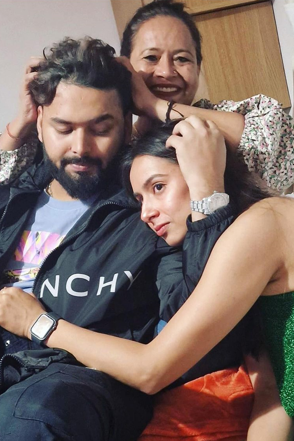 Even Though I m Older Than you: Rishabh Pant Sister Heartfelt Wishes On His Birthday Photos8