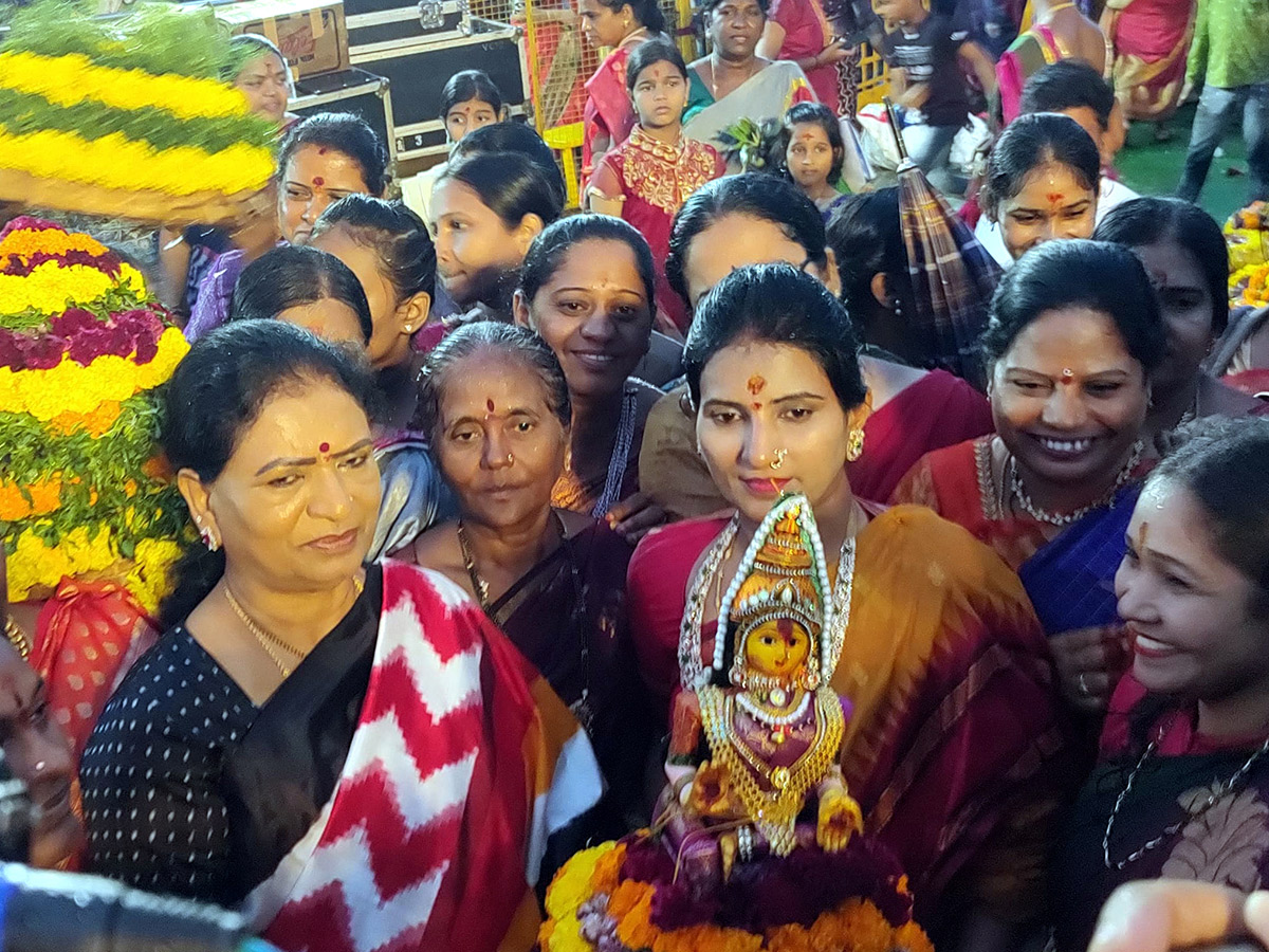 Bathukamma Celebrations at Charminar Bhagyalakshmi Temple1