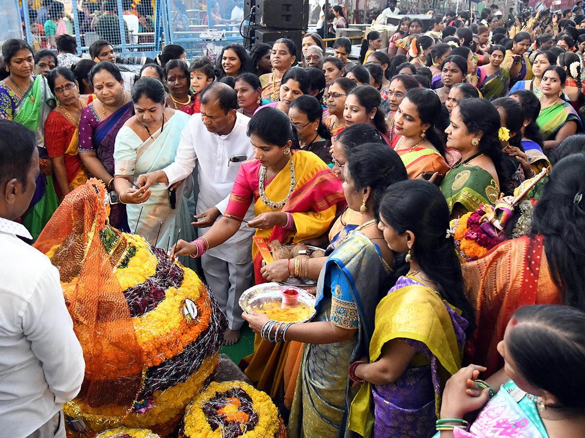 Bathukamma Celebrations at Charminar Bhagyalakshmi Temple15