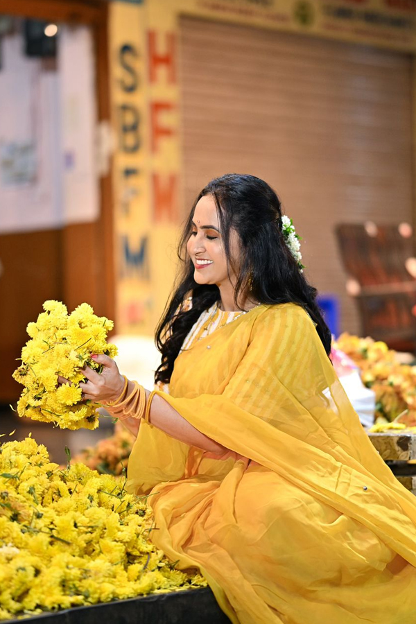 Bigg Boss Fame And Telugu Anchor Navratri Looks Photos Viral 2