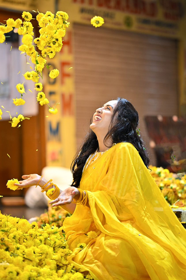Bigg Boss Fame And Telugu Anchor Navratri Looks Photos Viral 11