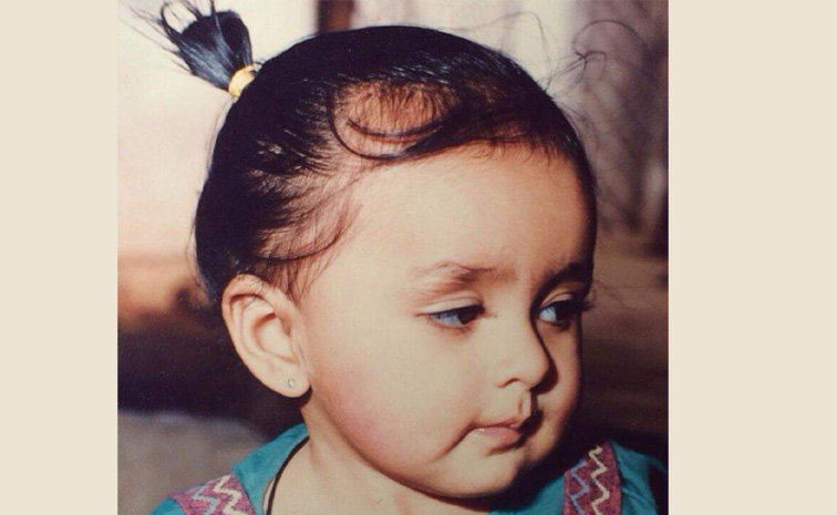 Mrunal Thakur Share Adorable note or her sister Lochan on her birthday Photos5