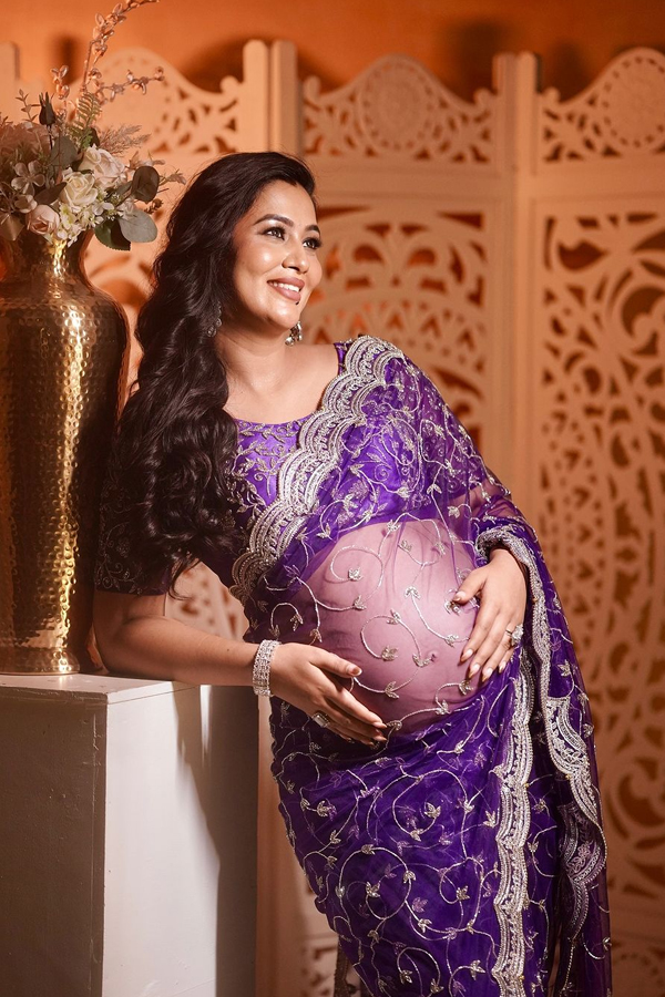 Kannada Actress Neha Ramakrishna Maternity Photoshoot Goes Viral11