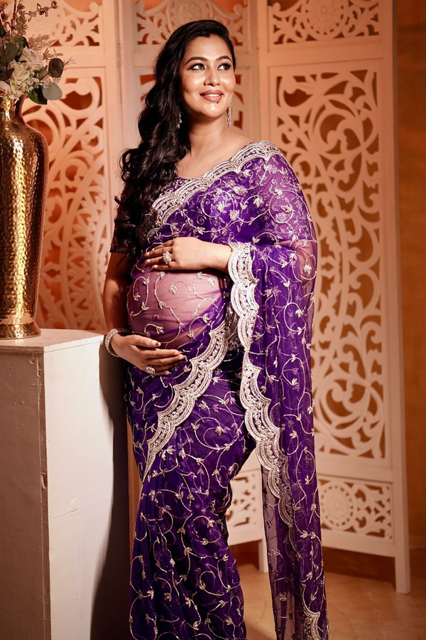 Kannada Actress Neha Ramakrishna Maternity Photoshoot Goes Viral12