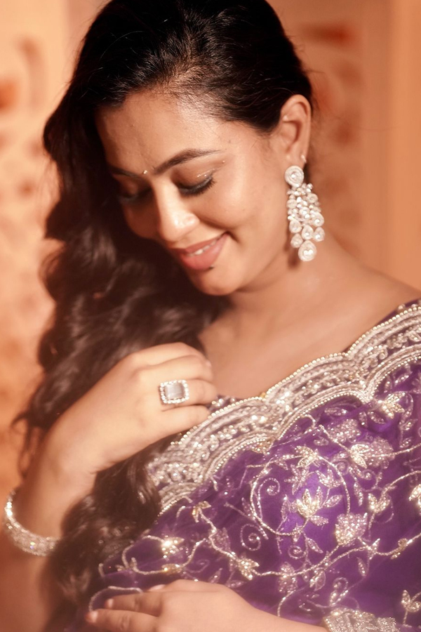 Kannada Actress Neha Ramakrishna Maternity Photoshoot Goes Viral13