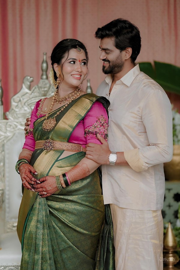 Kannada Actress Neha Ramakrishna Maternity Photoshoot Goes Viral14