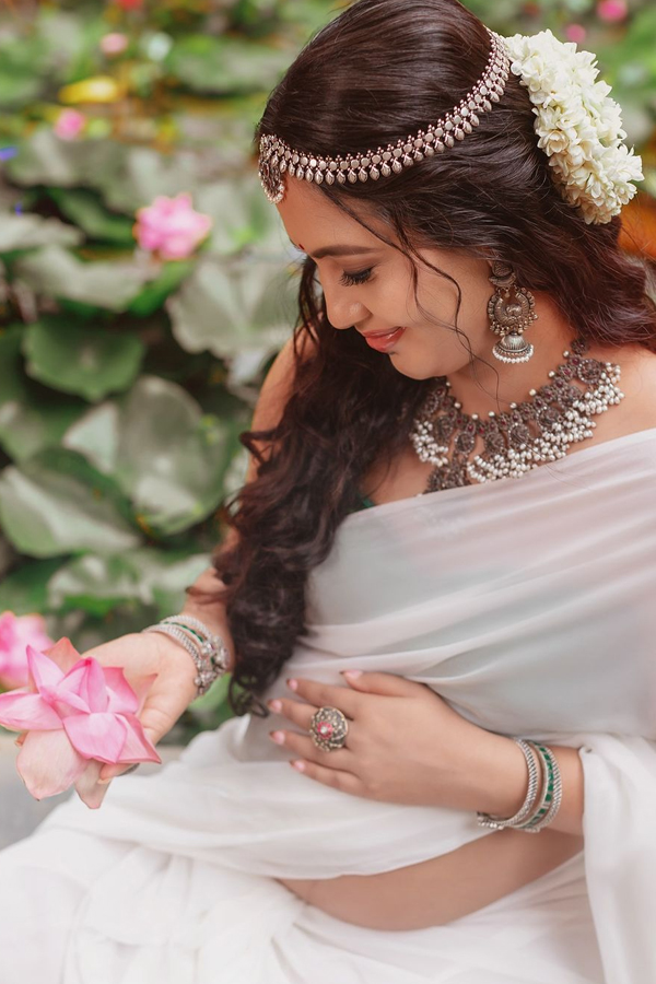 Kannada Actress Neha Ramakrishna Maternity Photoshoot Goes Viral5