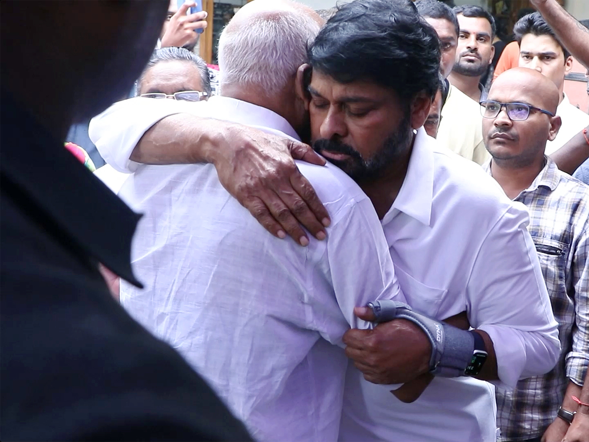 Telugu actor Rajendra Prasad’s daughter Gayathri passes away Tollywood send condolences Photos6