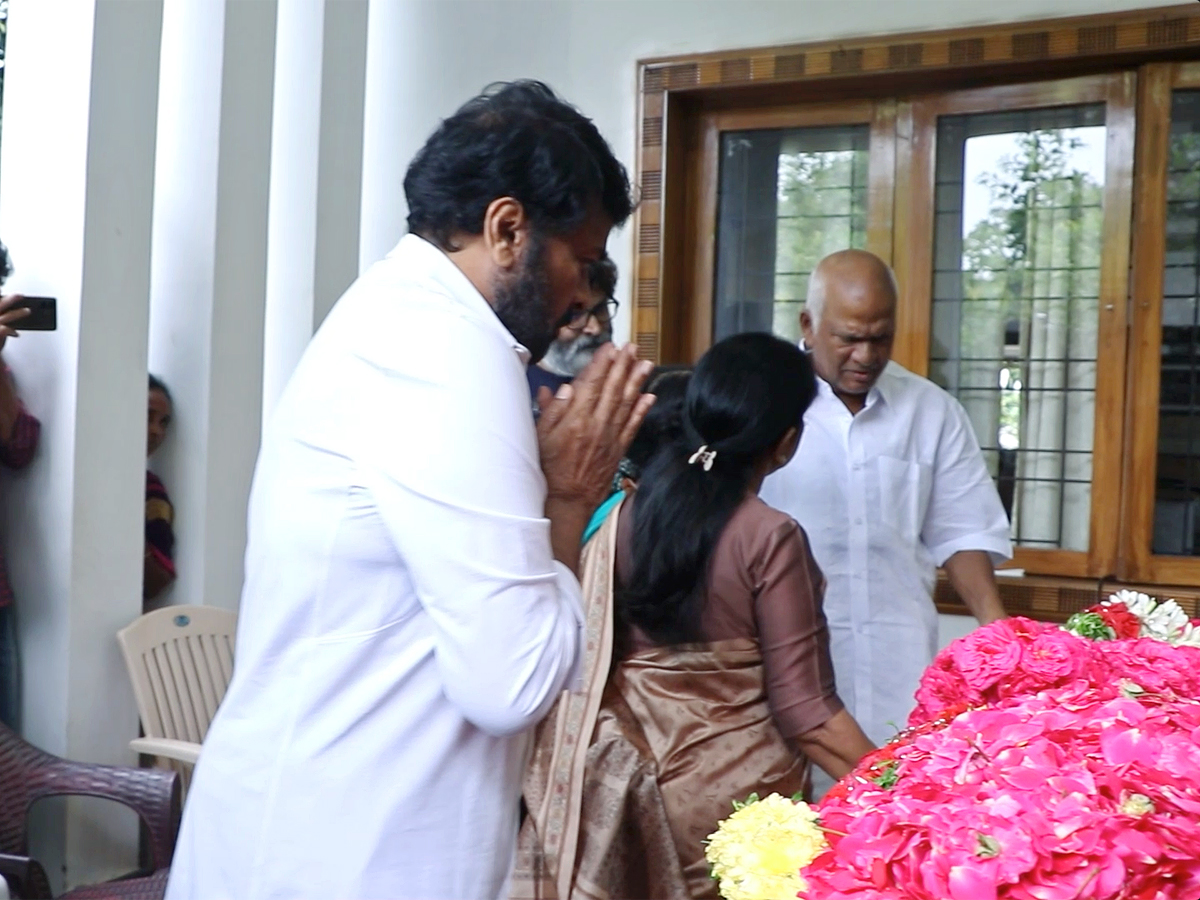 Telugu actor Rajendra Prasad’s daughter Gayathri passes away Tollywood send condolences Photos7