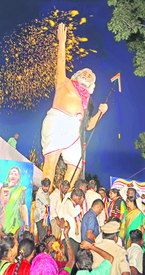 గడ్డం వెంకటస్వామికి ఘన నివాళి 
1