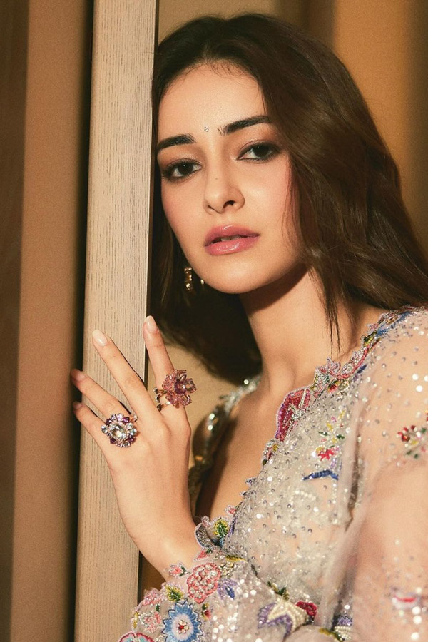 Ananya Panday reveals her mom Bhavana firmly believes in ‘nazar’ Photos21