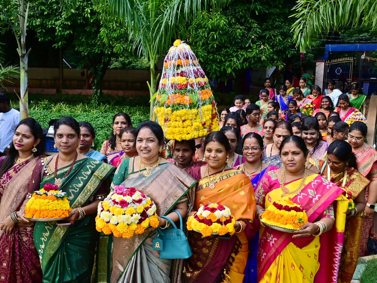 Bathukamma Celebrations in Jahnvi Womens College Photos11