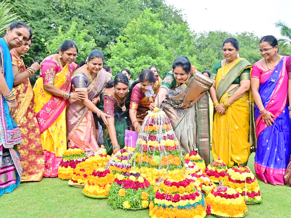 Bathukamma Celebrations in Jahnvi Womens College Photos6
