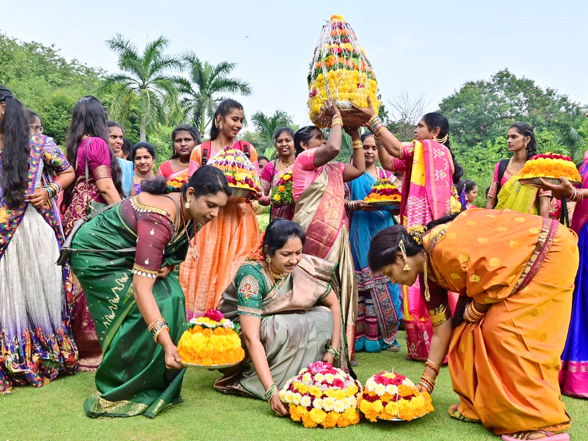 Bathukamma Celebrations in Jahnvi Womens College Photos8