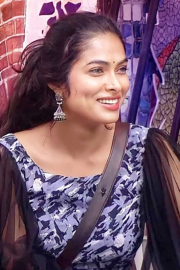 Divi as a wildcard contestant in Bigg Boss 8? Photos3