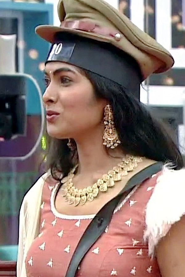 Divi as a wildcard contestant in Bigg Boss 8? Photos6