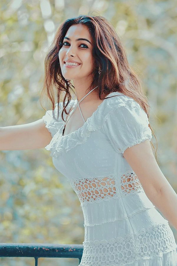 Divi as a wildcard contestant in Bigg Boss 8? Photos11