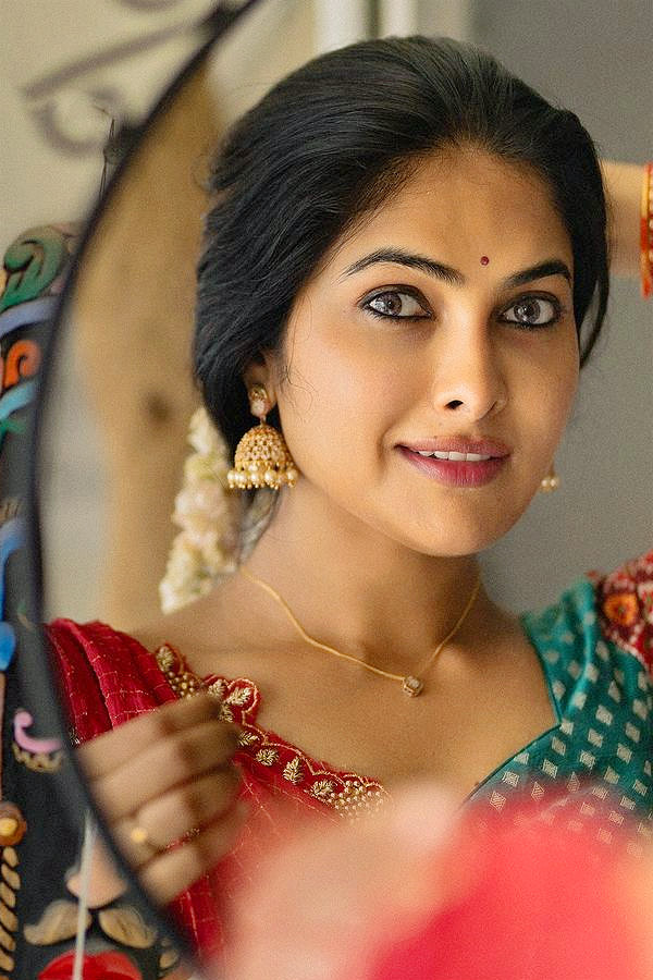 Divi as a wildcard contestant in Bigg Boss 8? Photos17