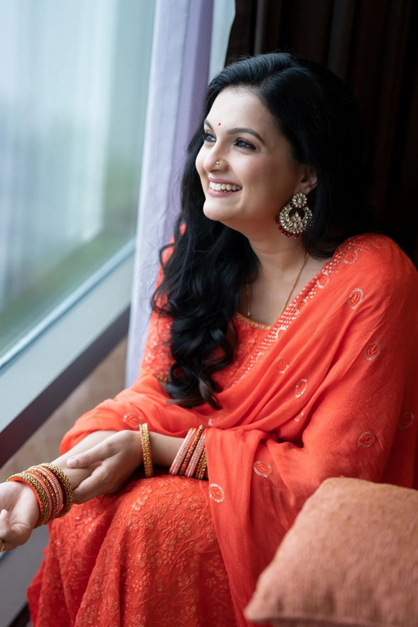Malayalam Actress Saranya Mohan Viral Photos9