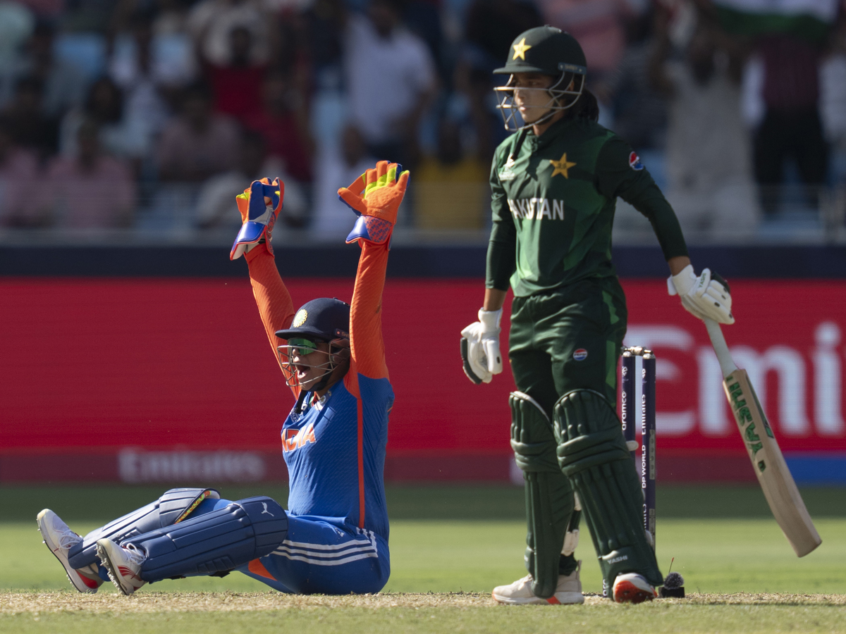 India Beat Pakistan By 6 Wickets In Womens T20 World Cup10