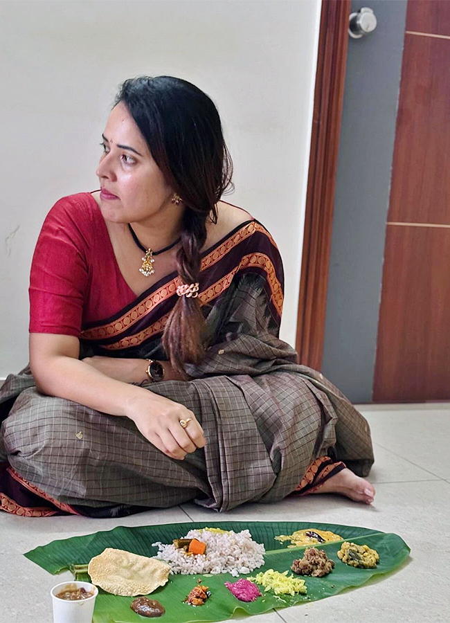 Actress Anasuya Bharadwaj at Bhadrachalam Temple10