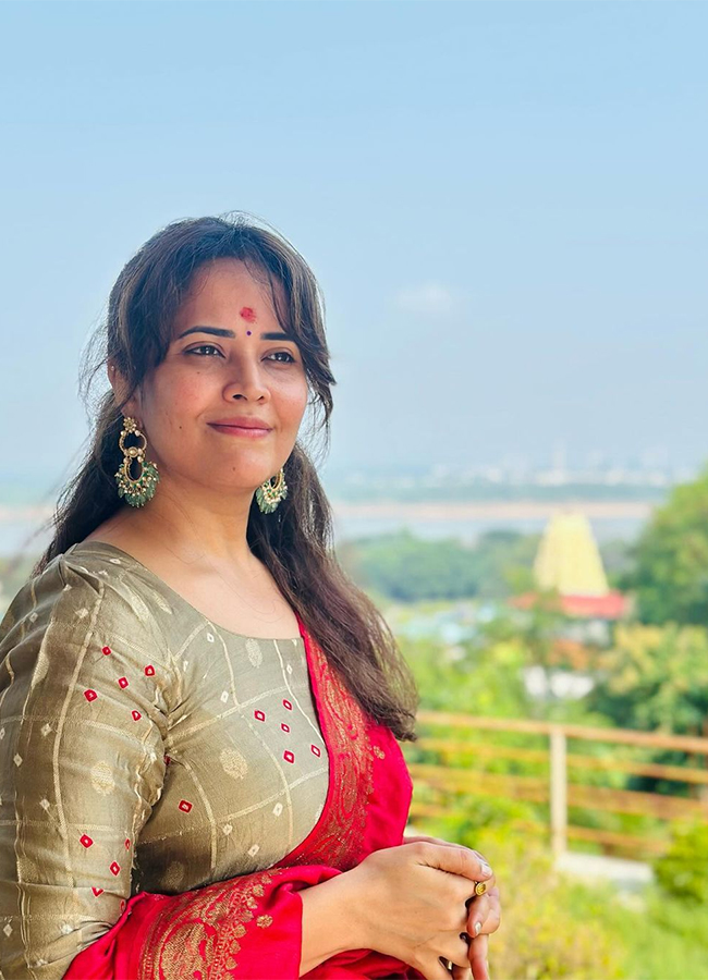 Actress Anasuya Bharadwaj at Bhadrachalam Temple3
