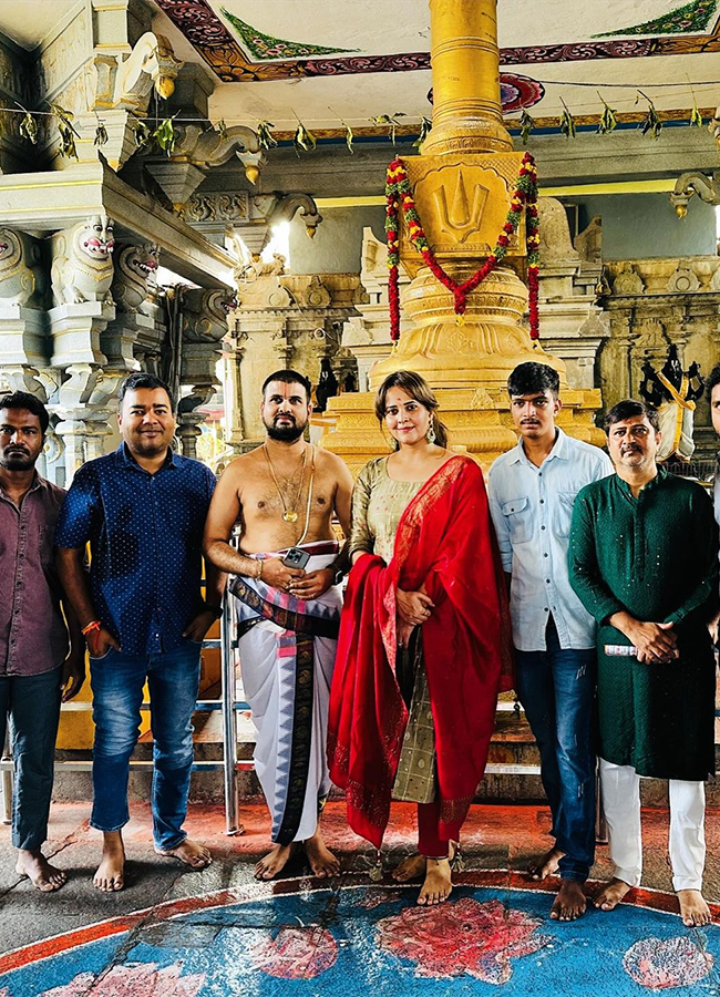 Actress Anasuya Bharadwaj at Bhadrachalam Temple4