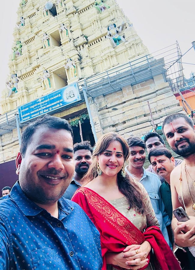 Actress Anasuya Bharadwaj at Bhadrachalam Temple6