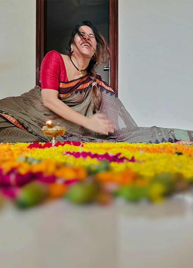 Actress Anasuya Bharadwaj at Bhadrachalam Temple7